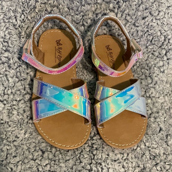 GIRLS SIZE 9 IRIDESCENT SANDALS - Picture 1 of 7